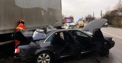 На Игрени Audi врезался в фуру: пострадавших "вырезали" из автомобиля - рис. 21