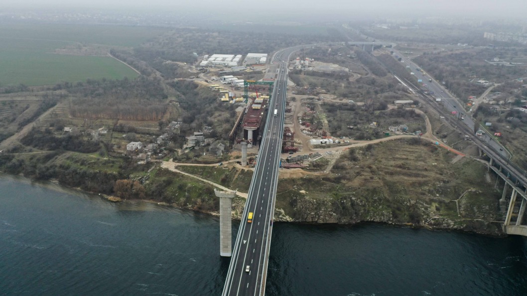 Зеленский открыл первый проезд Запорожского моста через Днепр - рис. 3