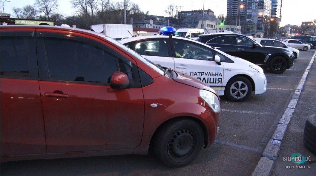 В Днепре водитель «японца» спровоцировал столкновение с Infiniti - рис. 1