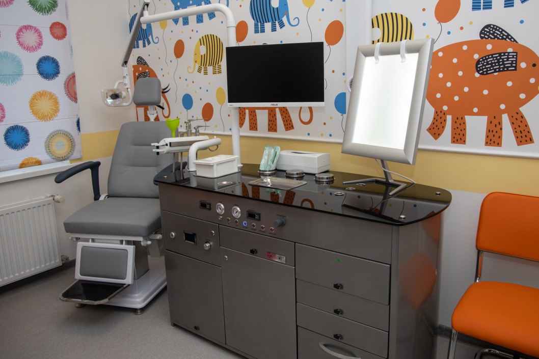 Зверята на стенах и игрушки в палатах: в Никополе открыли современную детскую больницу - рис. 17