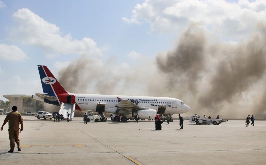 Взрывы в аэропорту Йемена: правительственный самолет обстреляли из минометов - рис. 1