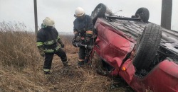 На Днепропетровщине легковушка слетела в кювет: водитель погиб - рис. 4