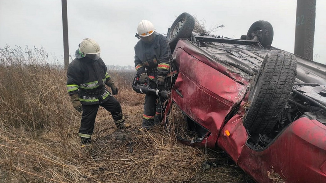 На Днепропетровщине легковушка слетела в кювет: водитель погиб - рис. 3