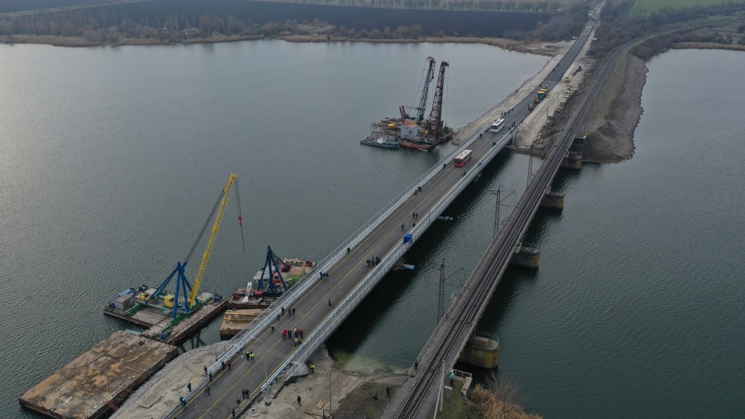Рекорды мостостроения: переправу возле Никополя возвели за 4 месяца - рис. 9