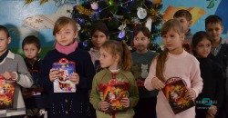 Ученики подгороднянского УВК получили подарки к новогодним праздникам - рис. 7