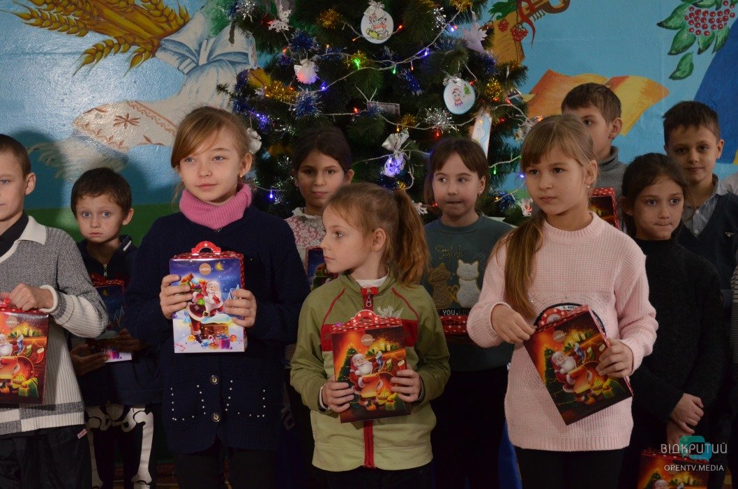 Ученики подгороднянского УВК получили подарки к новогодним праздникам - рис. 1