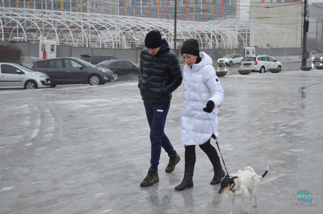 На набережной Днепра появилась бегунья с котом (ФОТО) - рис. 6