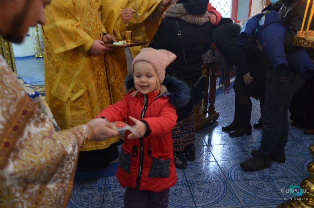Детки из села Китайгород получили сладкие подарки ко Дню Святого Николая - рис. 21