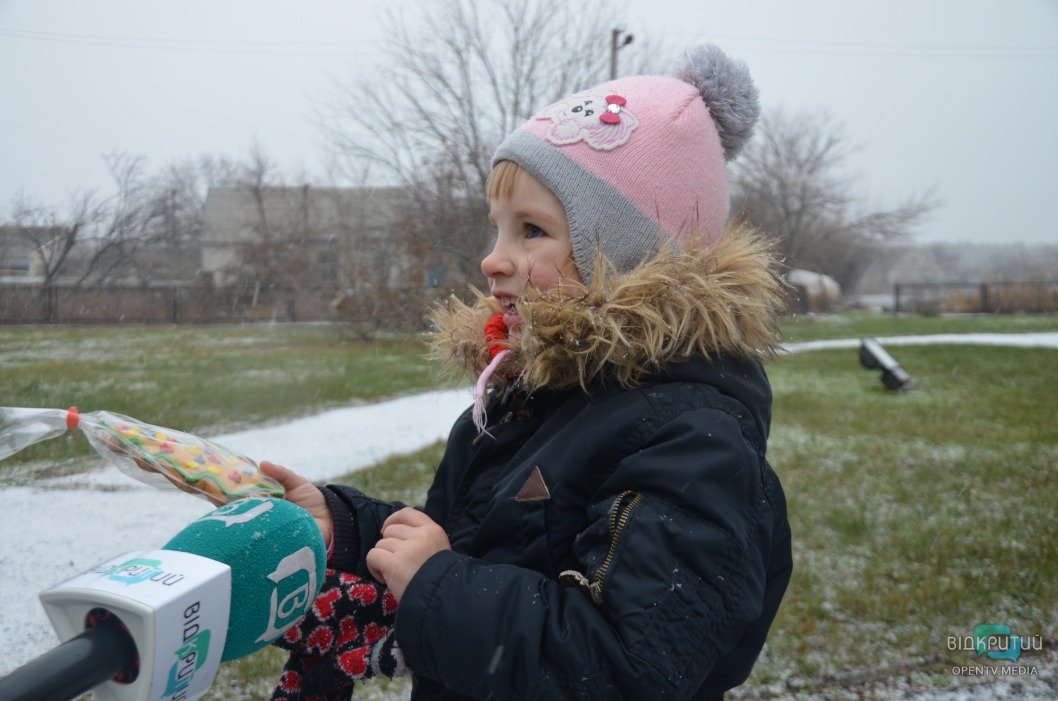 Детки из села Китайгород получили сладкие подарки ко Дню Святого Николая - рис. 12