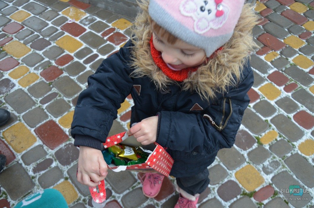 Детки из села Китайгород получили сладкие подарки ко Дню Святого Николая - рис. 6