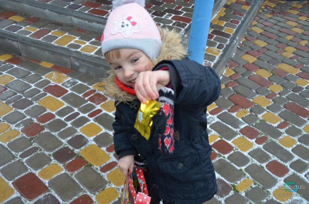 Детки из села Китайгород получили сладкие подарки ко Дню Святого Николая - рис. 7