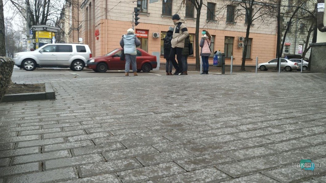 К вечеру будет хуже: в Днепре дороги превратились в каток (ФОТО) - рис. 5
