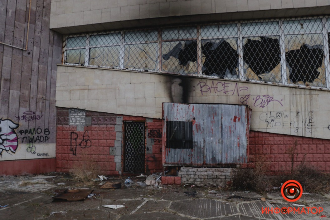 В Днепре горел кинотеатр "Салют" - рис. 3