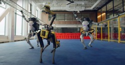 Человекоподобные роботы компании Boston Dynamics станцевали под песню Do You Love Me - рис. 16