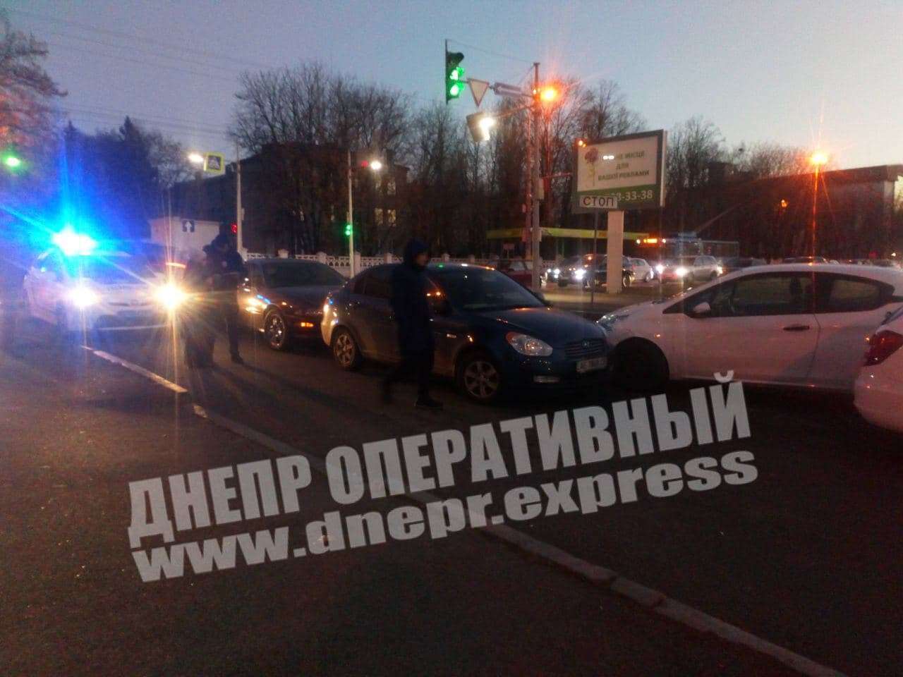 В Днепре на пересечении Поля и Гавриленко столкнулись четыре легковушки - рис. 2