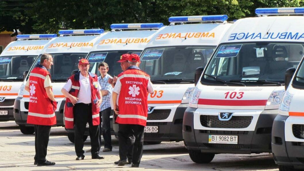 «Скорые» Днепропетровской областной больницы рискуют не доехать к пациентам - рис. 1