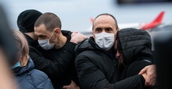 В Украину из ливийской тюрьмы вернулись четверо моряков - рис. 15