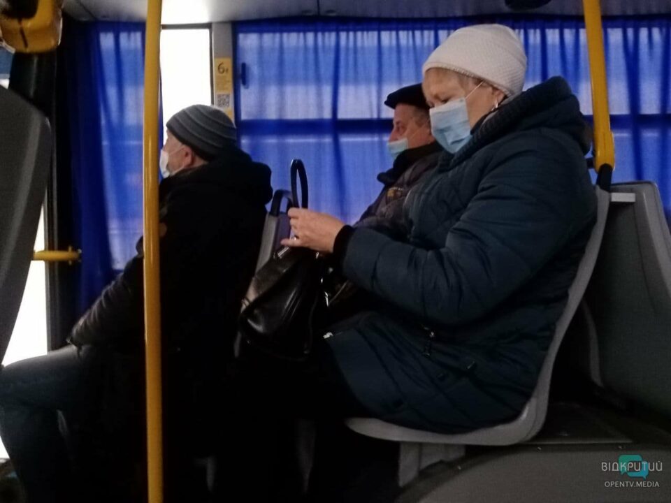 Как в Днепре работает общественный транспорт в первый день локдауна - рис. 1