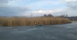 Провалился под лед: в Днепропетровской области спасатели ищут тело рыбака - рис. 5