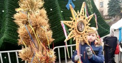 В центре Днепра появился праздничный Дидух - рис. 8