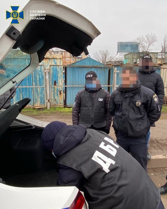В Кривом Роге полицейского поймали на взятке в 40 тысяч гривен - рис. 2