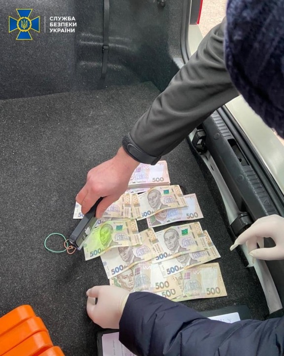 В Кривом Роге полицейского поймали на взятке в 40 тысяч гривен - рис. 1