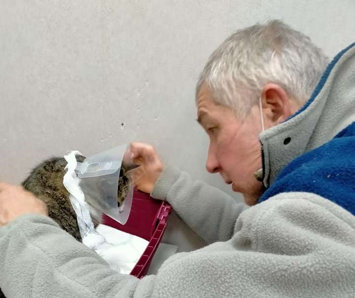 В Днепре пенсионер с инвалидностью спас больную кошечку - рис. 4
