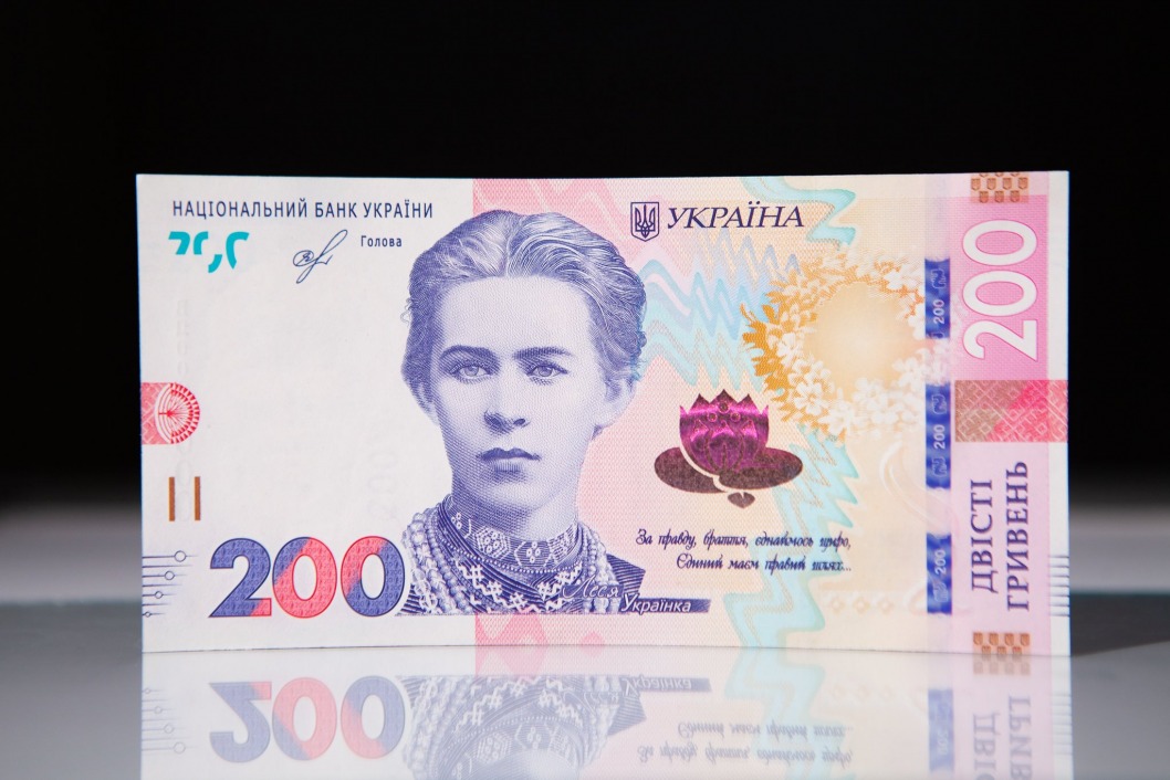 Купюру в 200 гривен хотят признать "Банкнотой года" - рис. 1