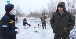 Днепровских рыбаков предупреждают об опасности на льду - рис. 20