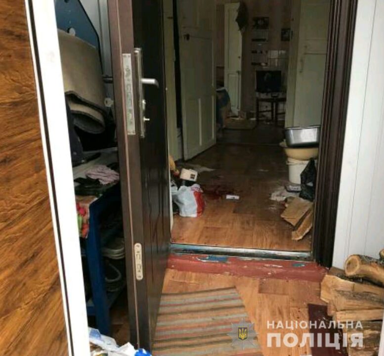 Под Днепром преступник ворвался в квартиру и едва не убил пенсионерку - рис. 1