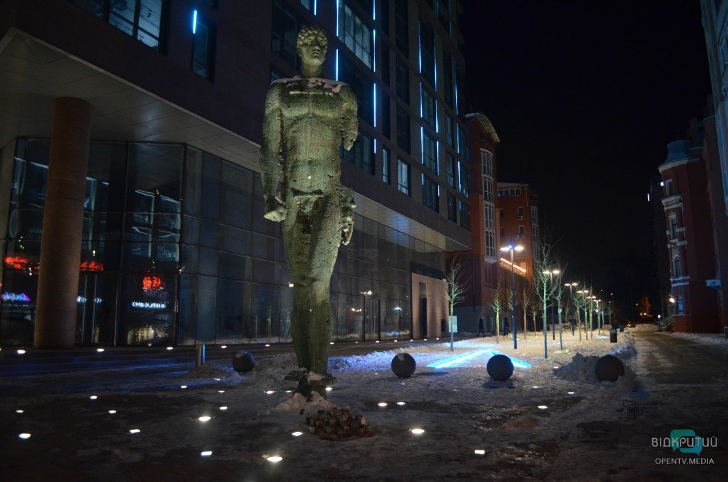 Улица Южная в Днепре после реконструкции: гигантский Атлант и светящийся ручей - рис. 6