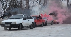 В память о «киборгах»: в Днепре автомобилисты провели флешмоб (ФОТО) - рис. 5
