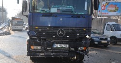 В Днепре на Поля серьезное ДТП: фура заблокировала троллейбус - рис. 12