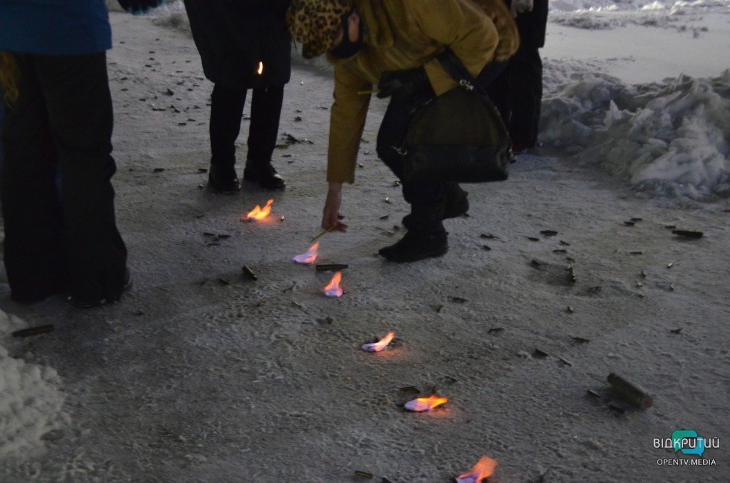 Враги назвали их киборгами: в Днепре почтили память защитников донецкого аэропорта - рис. 11