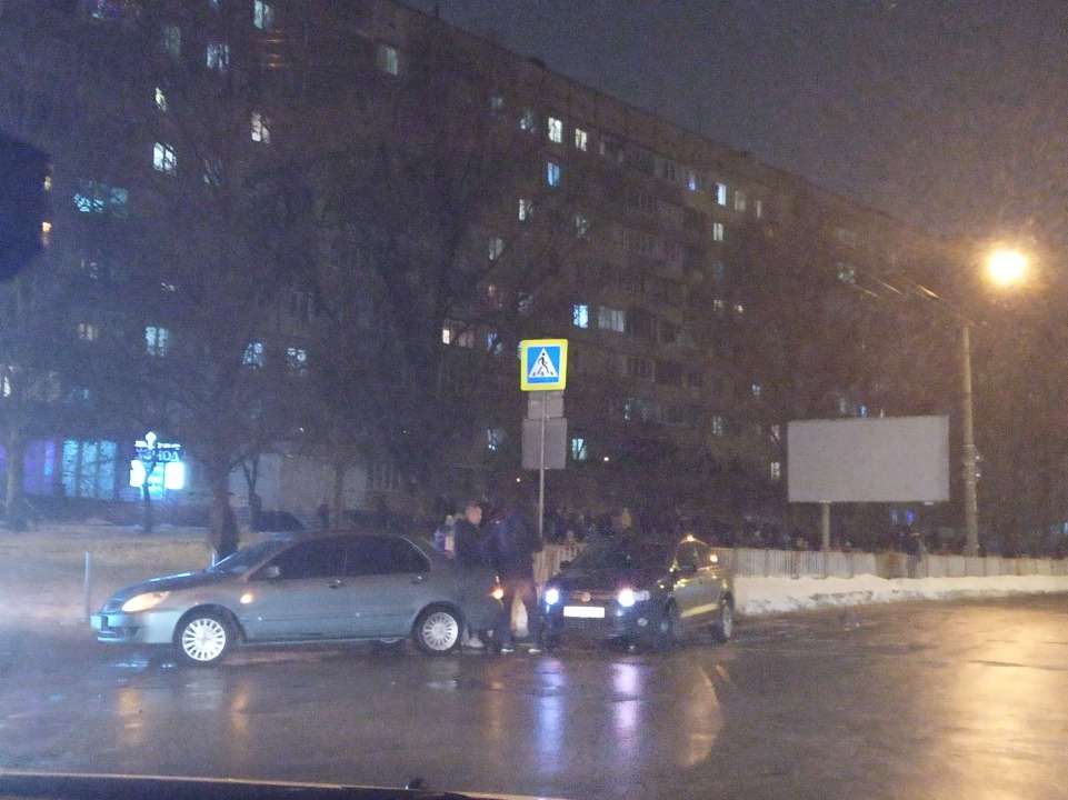 ДТП на Победе: на проспекте Героев образовалась пробка - рис. 1