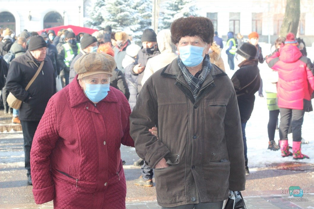 В Днепре прошел митинг против повышения тарифов на коммунальные услуги (ФОТОРЕПОРТАЖ) - рис. 20