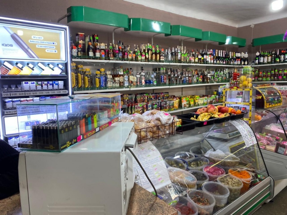 В Днепре выявили 7 магазинов, торговавших алкоголем и табаком без лицензий - рис. 1