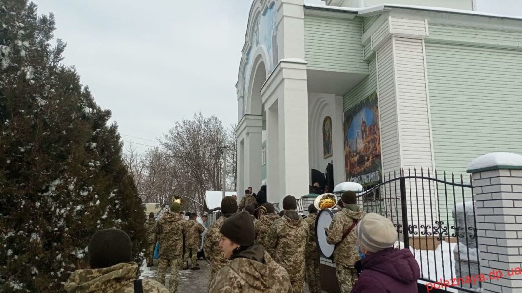 В Новомосковске простились с двухлетней девочкой, которая погибла в результате ДТП - рис. 1