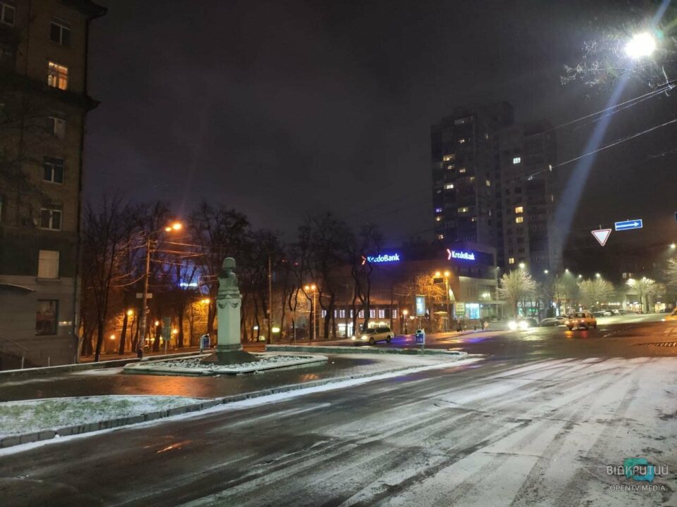 Синоптики не ошибались: улицы Днепра засыпало снегом (ФОТО) - рис. 9