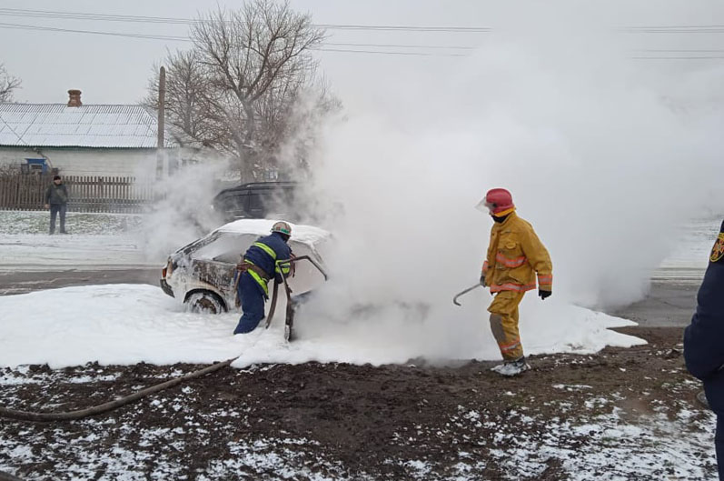 В Днепропетровской области дотла сгорело авто (ФОТО) - рис. 1