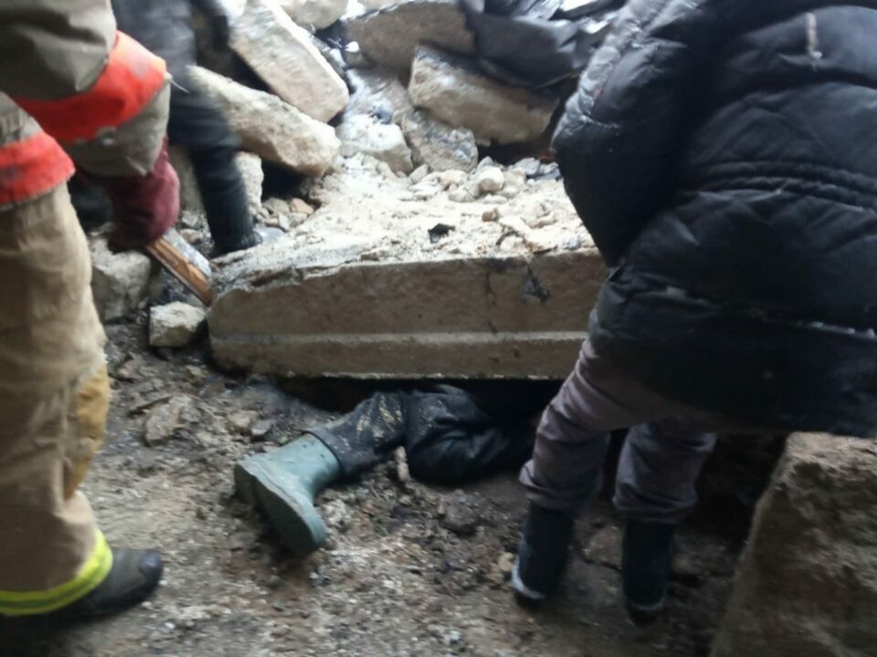 В Днепропетровской области на сборщика металла упала бетонная плита: приехавшая на вызов скорая сломалась (ФОТО) - рис. 1