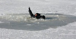 В Каменском граждане Грузии с украденым сейфом пытались переплыть через ледяной Днепр - рис. 6