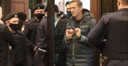 Приговор российскому оппозиционеру Навальному: 3,5 года колонии - рис. 1