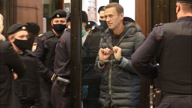 Приговор российскому оппозиционеру Навальному: 3,5 года колонии - рис. 1