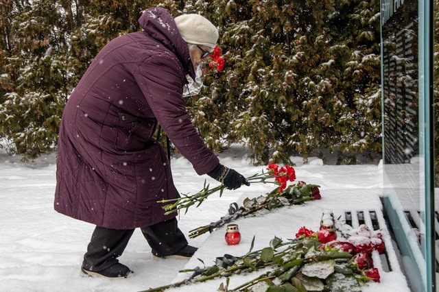 В Днепре почтили память героев, погибших под Дебальцево (ФОТО) - рис. 4