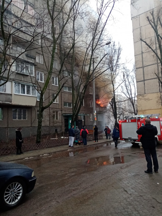 Огонь вырывался из окон : в Днепре на Калиновой горела квартира - рис. 2