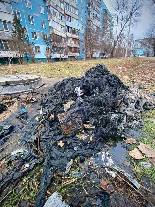 На Парусе жильцы забили канализацию мусором: коммунальщики прочищали ее 2 дня - рис. 1