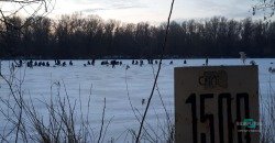 В Днепре на Победе десятки рыбаков вышли на лед (ФОТО) - рис. 17