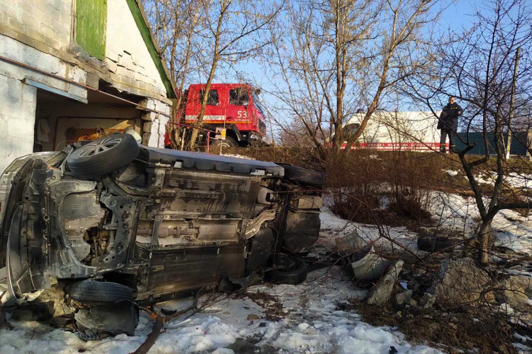 В Днепропетровской области автомобиль влетел в частный дом: пострадало 5 людей, в том числе дети - рис. 4