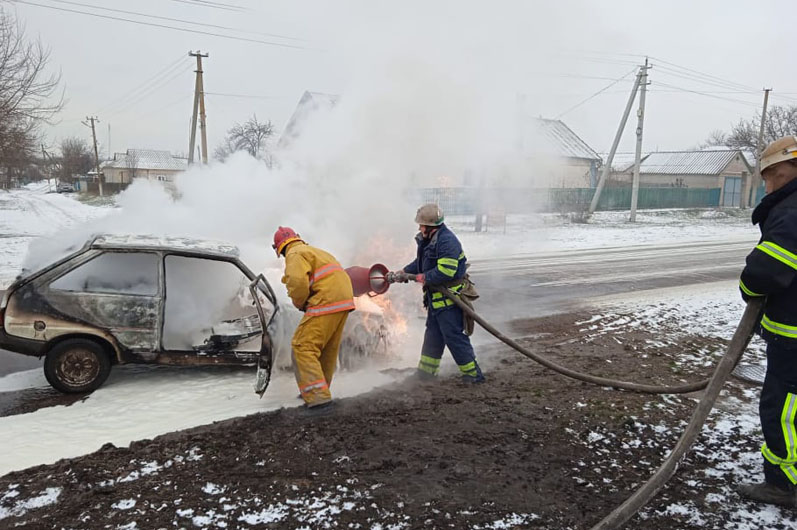 В Днепропетровской области дотла сгорело авто (ФОТО) - рис. 2